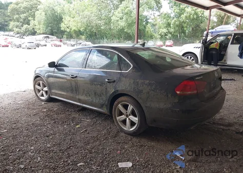 2013 Volkswagen Passat 2.5L Se z USA, uszkodzony, nr VIN 1VWBH7A38DC028231